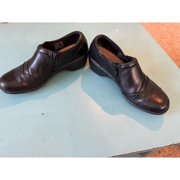 CLARKS Collection, BLACK  loafers, size 8.5, cute leather shoes! - Picture 4 of 8